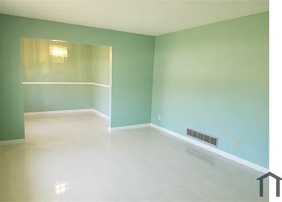 3 bed, 1942 sqft, $1,975 — Photo 4