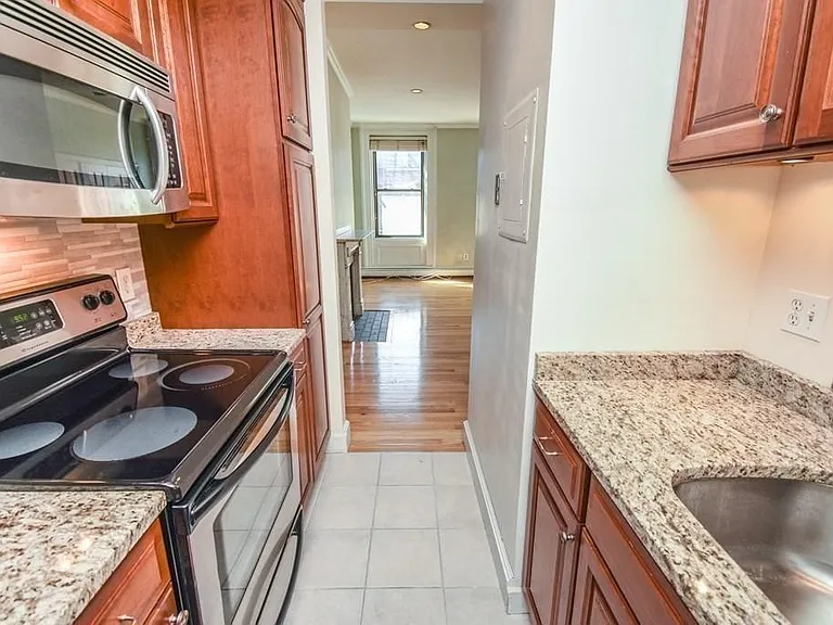 275 Beacon St #3B — Photo 9