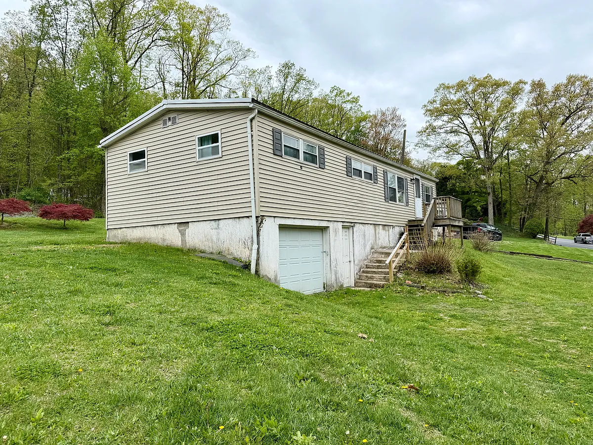 Building Photo - 358 Twin County Rd