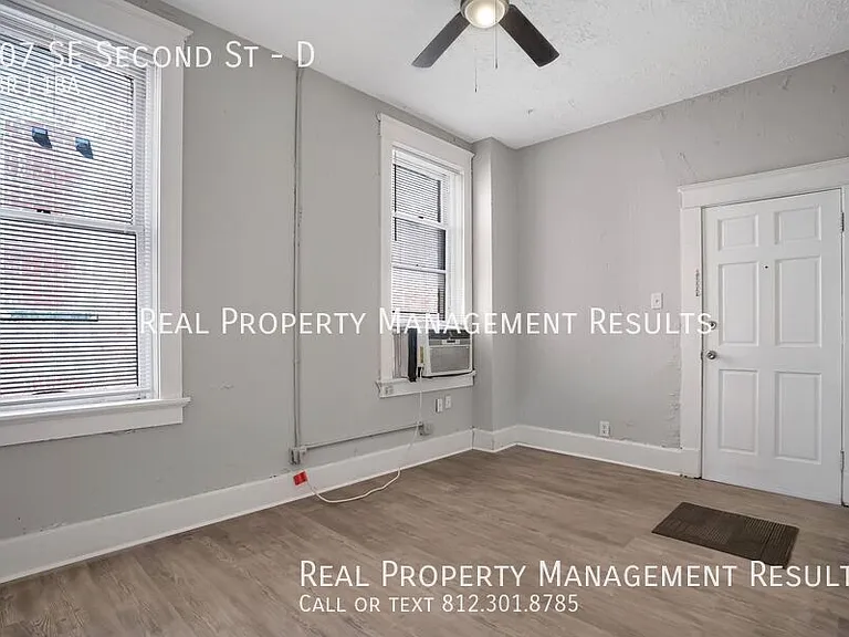 307 SE 2nd St #D — Photo 2