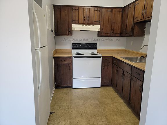 3rd image of 411 Woodcreek Dr APT 4