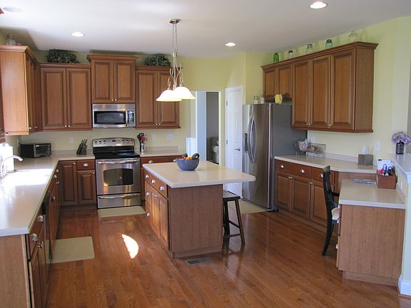 3rd image of 270 Austin Dr