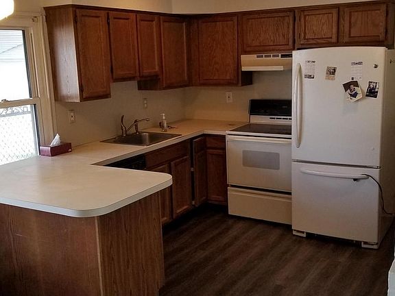 2nd image of 412 Pinewood Dr