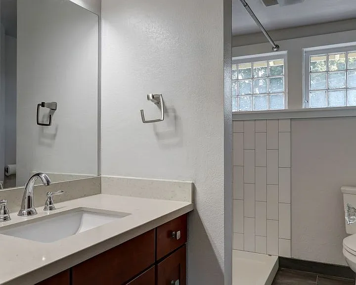 824 NE Ravenna Blvd — Photo 12