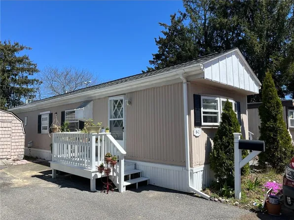 2 B Krzak Rd, North Kingstown, RI 02852