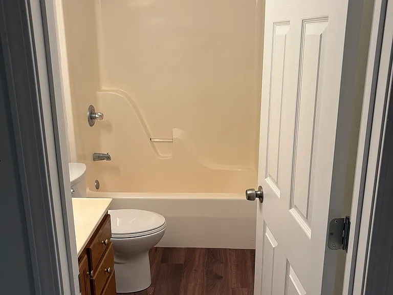 438 Glendell Ln — Photo 4