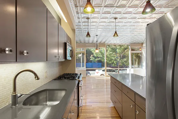 Sold by iList, LLC | media 12