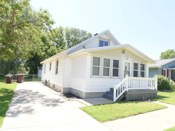 328 E 17th St, South Sioux City, NE 68776