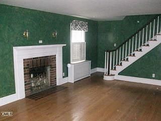 2nd image of 44 John St