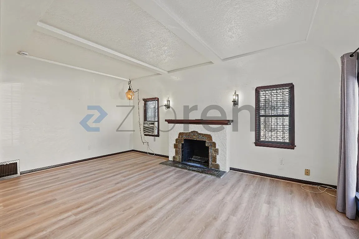 3 bed, 1394 sqft, $3,300 — Photo 3