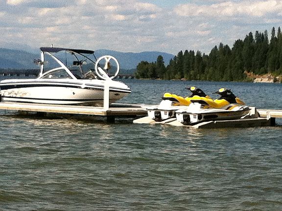 Dock w/boat=Pwc lifts