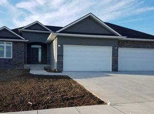 9627 S 32nd St, Lincoln, NE 68516
