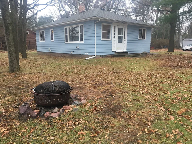 3320 Riverview Dr — Photo 1