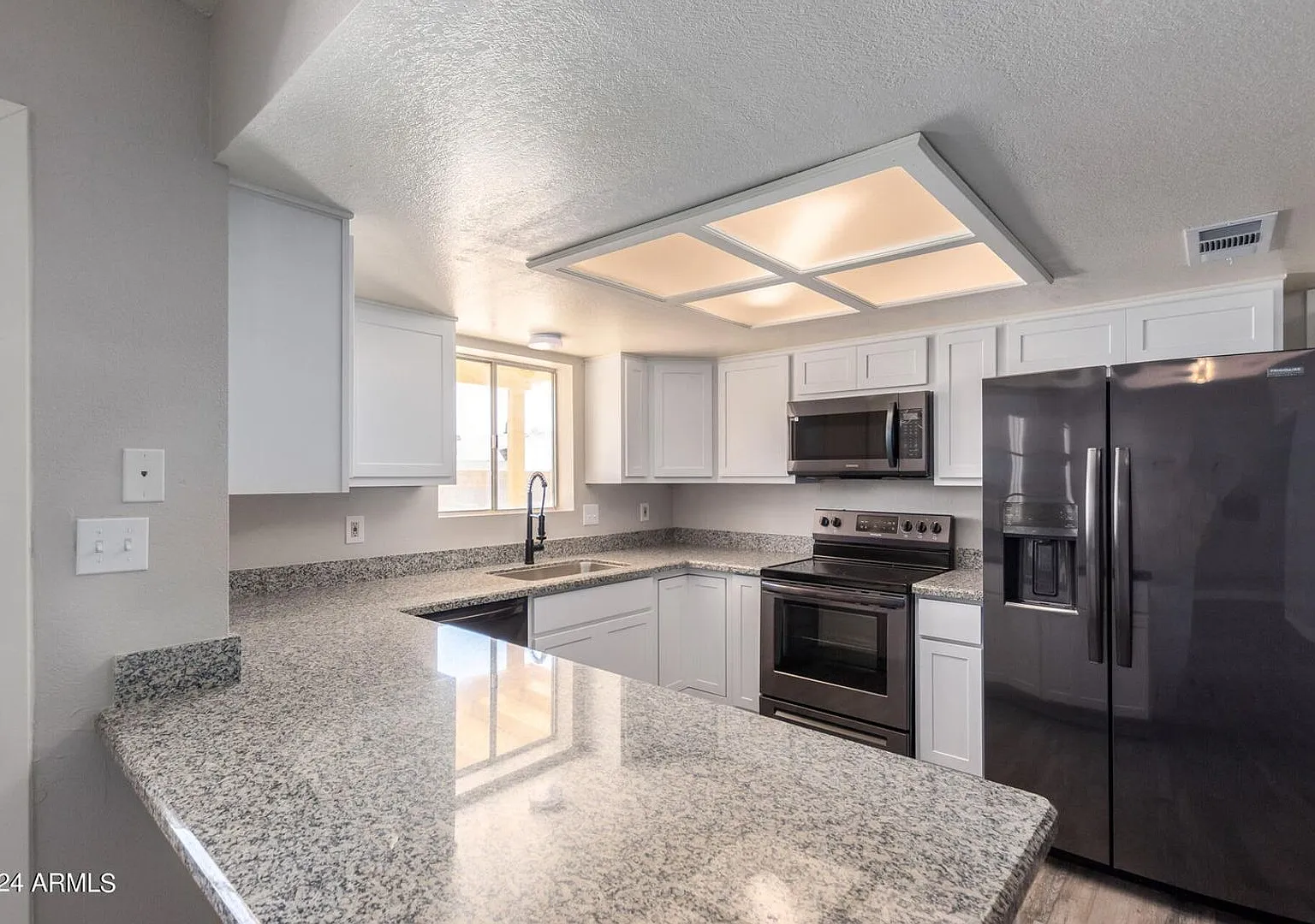 3 bed, 3 bath Mesa home — Photo 2