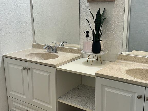 4th image of 8046 Applehill Ct