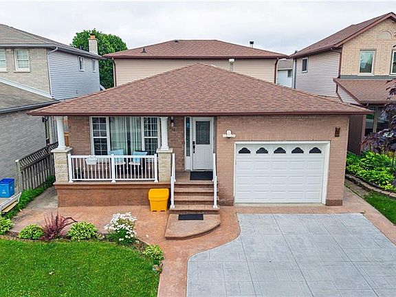 2nd image of 214 Merrilee Cres