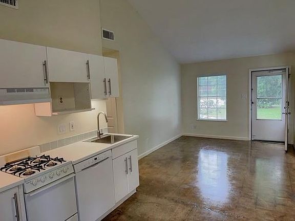 2101A Kitchen/Living 1