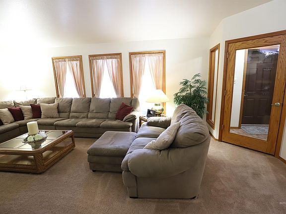 2nd image of 2170 Woodriver Cir