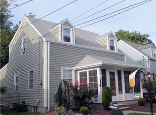 194 Clinton St, Woodbridge, NJ 07095