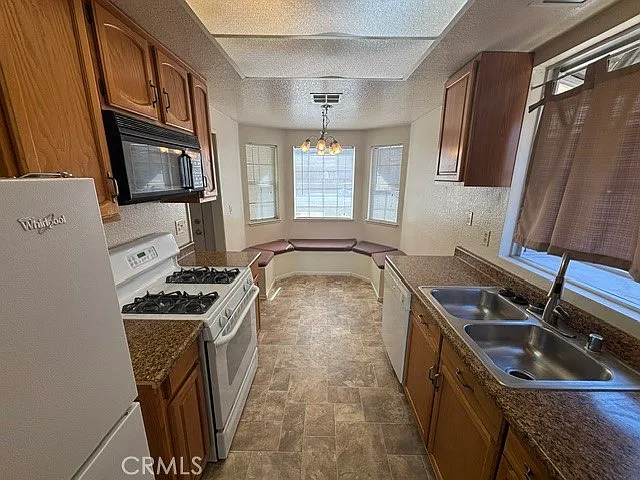 1013 Ivy St — Photo 3