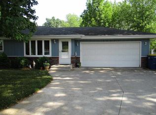 12031 Wagon Ln, Roscoe, IL 61073