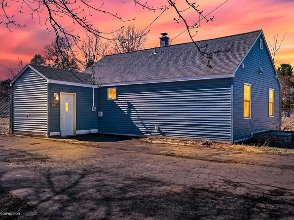 683 E Sternberg Rd, Norton Shores, MI 49441