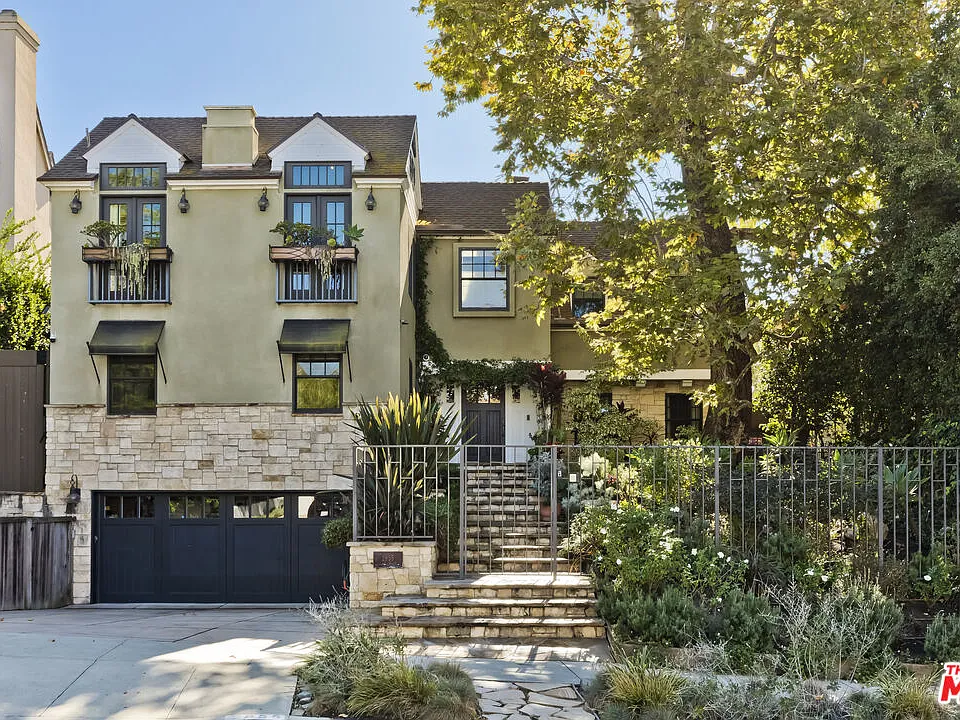 2855 Club Dr