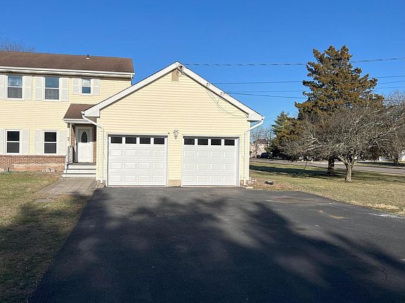 2nd image of 15 Delar Pkwy #15B