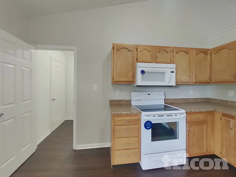 1424 Round Lake Rd — Photo 5