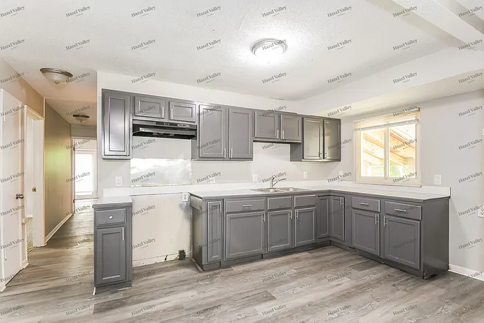 10250 Valley Dr — Photo 5