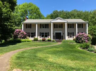 2 Moss Ln, East Greenwich, RI 02818