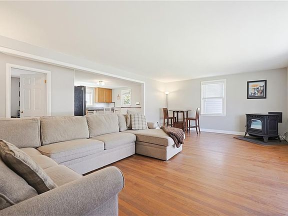 4th image of 26 Alton Ave