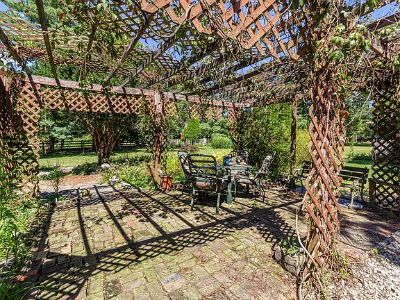 4th image of 4960 Lakeview Dr