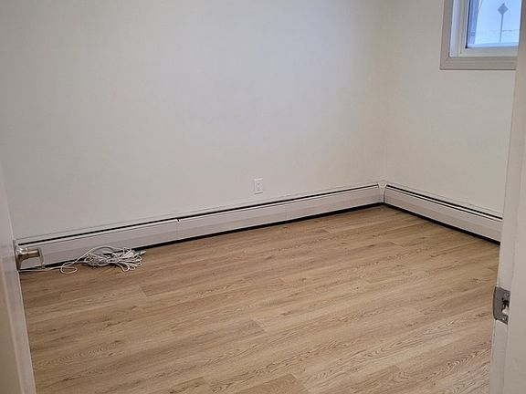 5th image of 102 Froom Cres #2