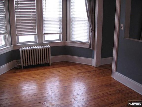 3rd image of 313 Madison St