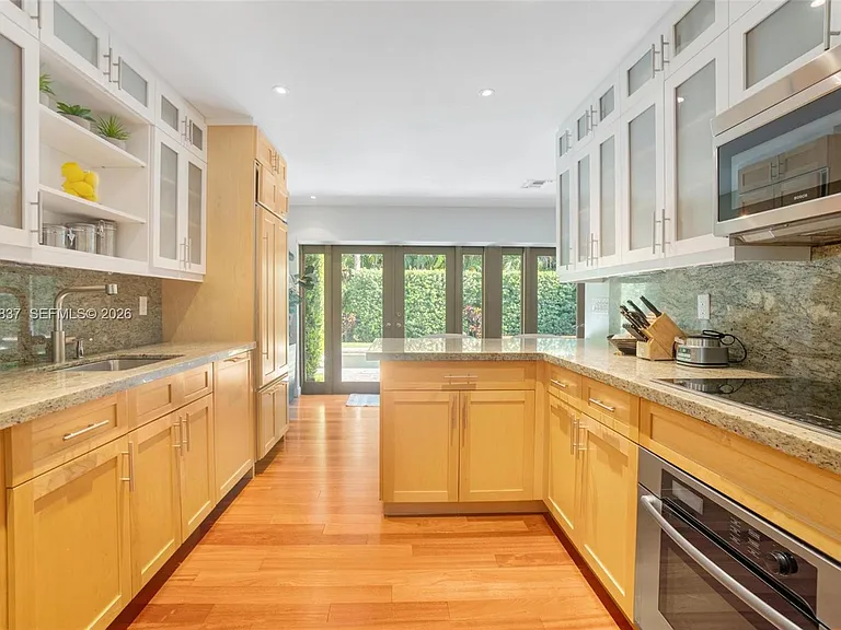 412 Gerona Ave — Photo 10