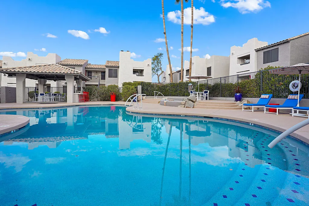 Cabrillo Apartments — Photo 2