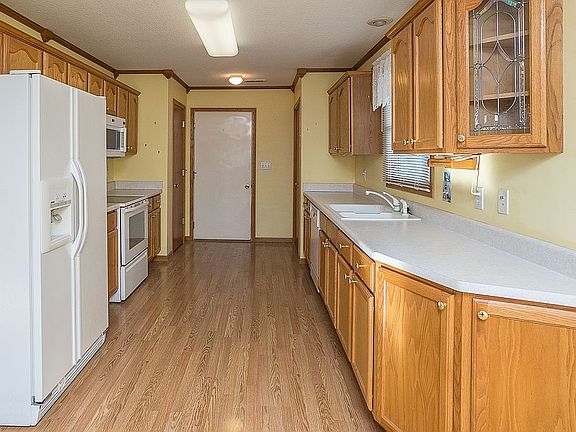 4th image of 2003 Villa Pines Cir
