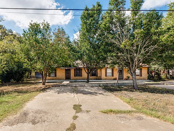2nd image of 225 Country Acres Dr