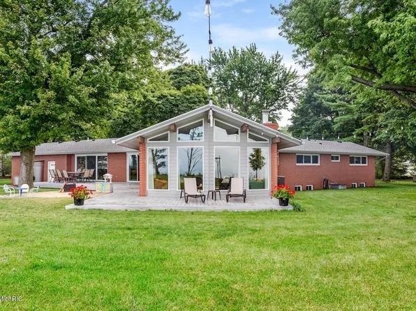 2835 Lake Pine Path, Saint Joseph, MI 49085