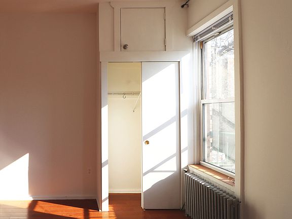 2nd image of 33 Kingsland Ave APT 3B