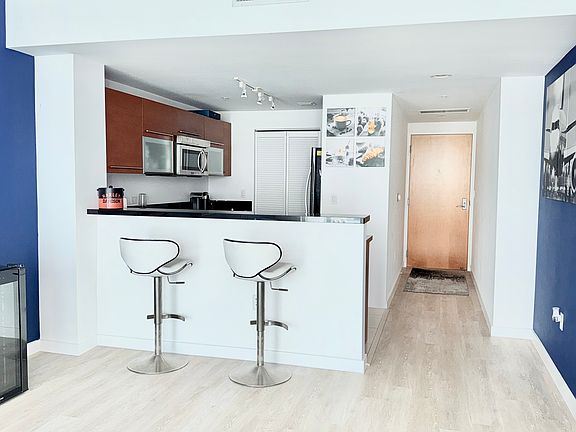 5th image of 253 NE 2nd St APT 2904