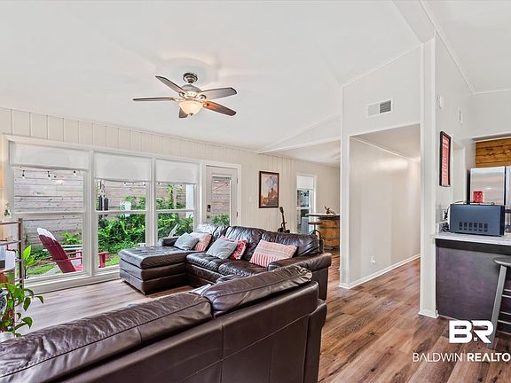 5th image of 160 Orange Ave