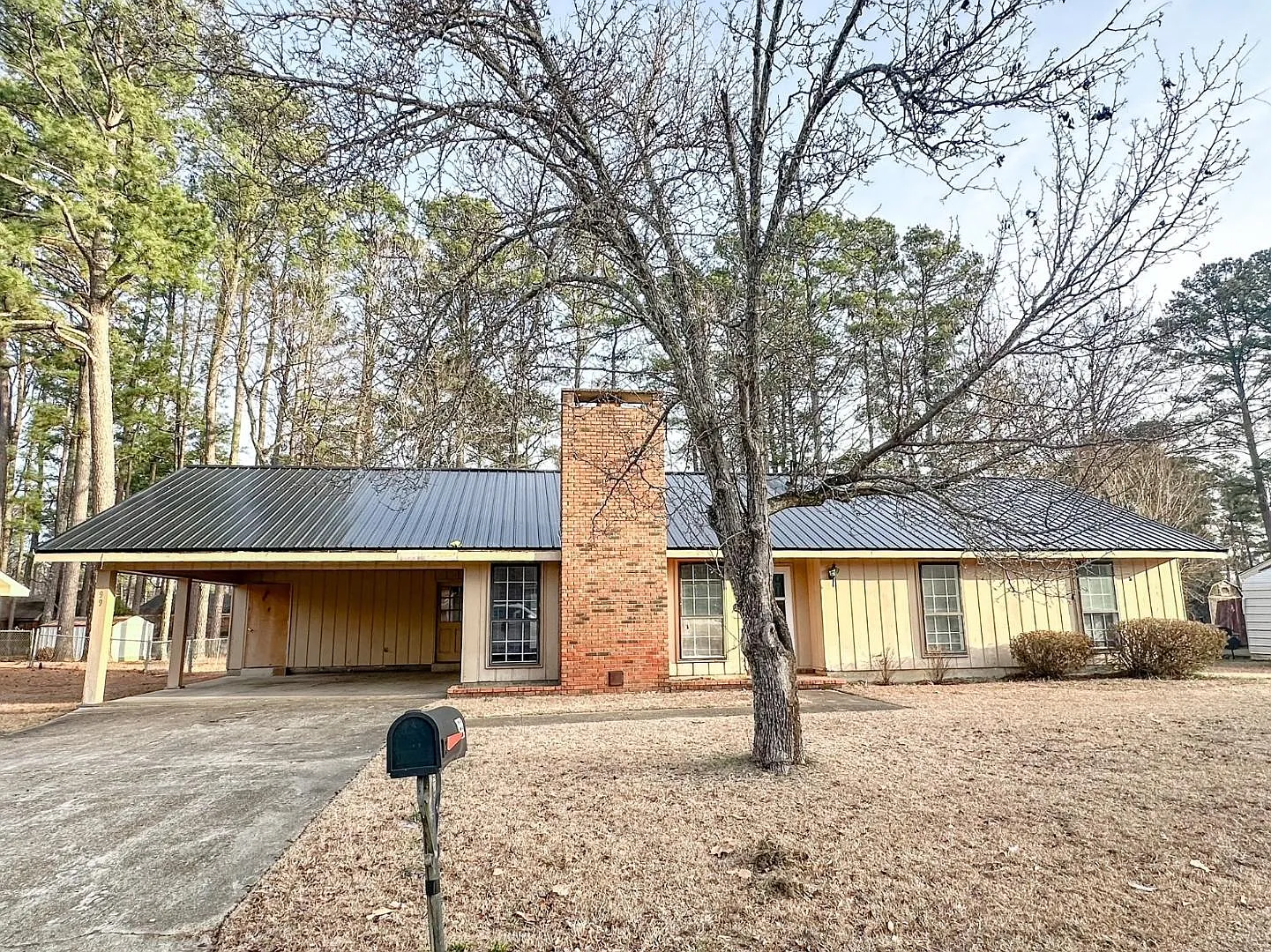 99 Gardenia Dr — Photo 1