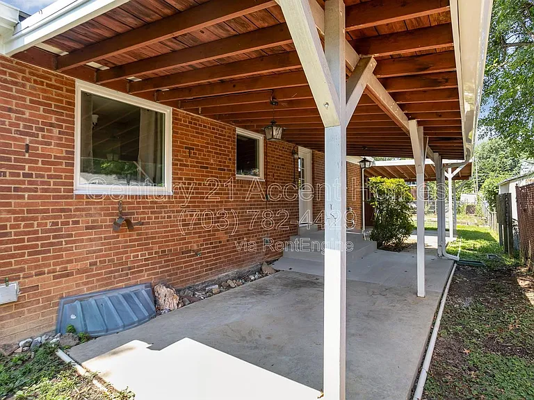 3233 Holly Hill Dr — Photo 32