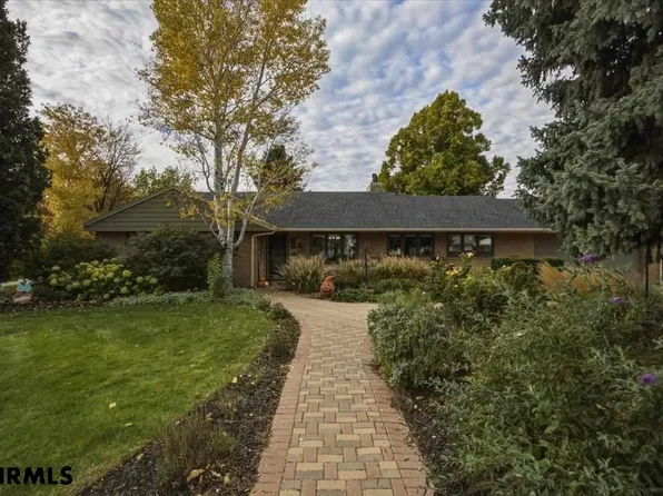 736 Hillcrest Dr, Scottsbluff, NE 69361