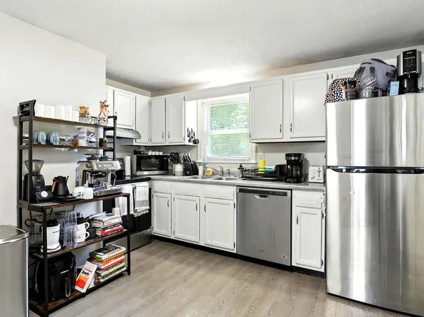 859 Mammoth Rd #3, Manchester, NH 03104