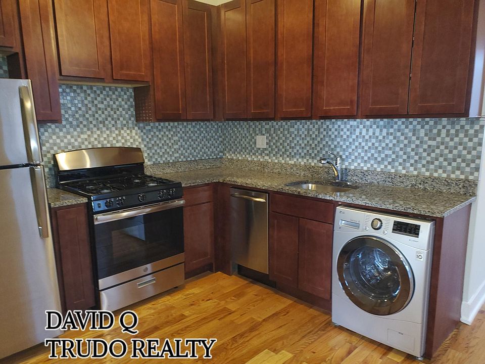 1st image of 647 W Oakdale Ave