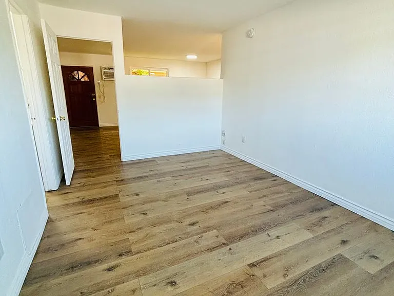 10635 Sherman Grove Ave — Photo 34