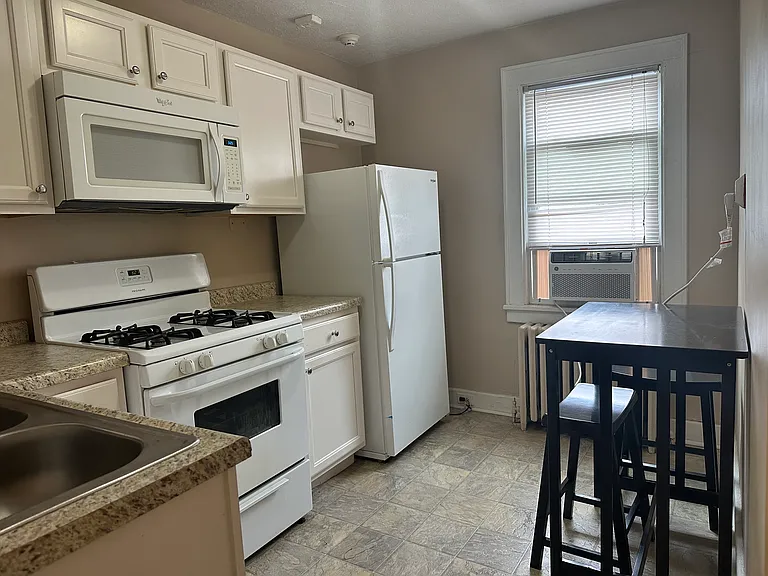 990 Oakland Ave — Photo 18